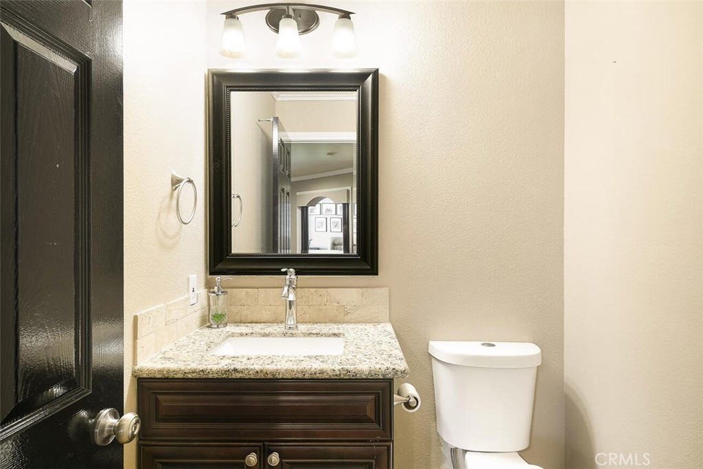 1718 Tecalote Drive, Unit 9 Fallbrook, CA 92028 - Photo 11 of 23 Powder Bath