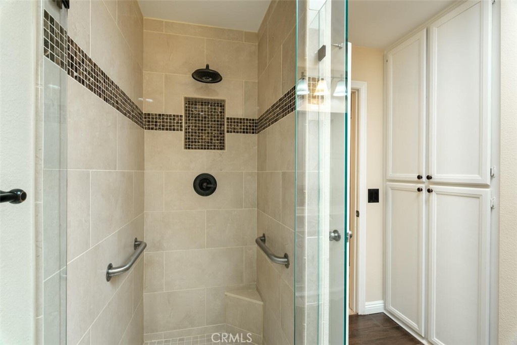 1718 Tecalote Drive, Unit 9 Fallbrook, CA 92028 - Photo 17 of 23 Primary Bathroom Shower