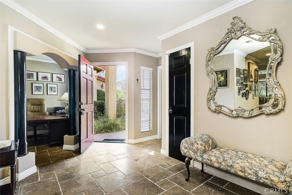 1718 Tecalote Drive, Unit 9 Fallbrook, CA 92028 - Photo 3 of 23 Entry