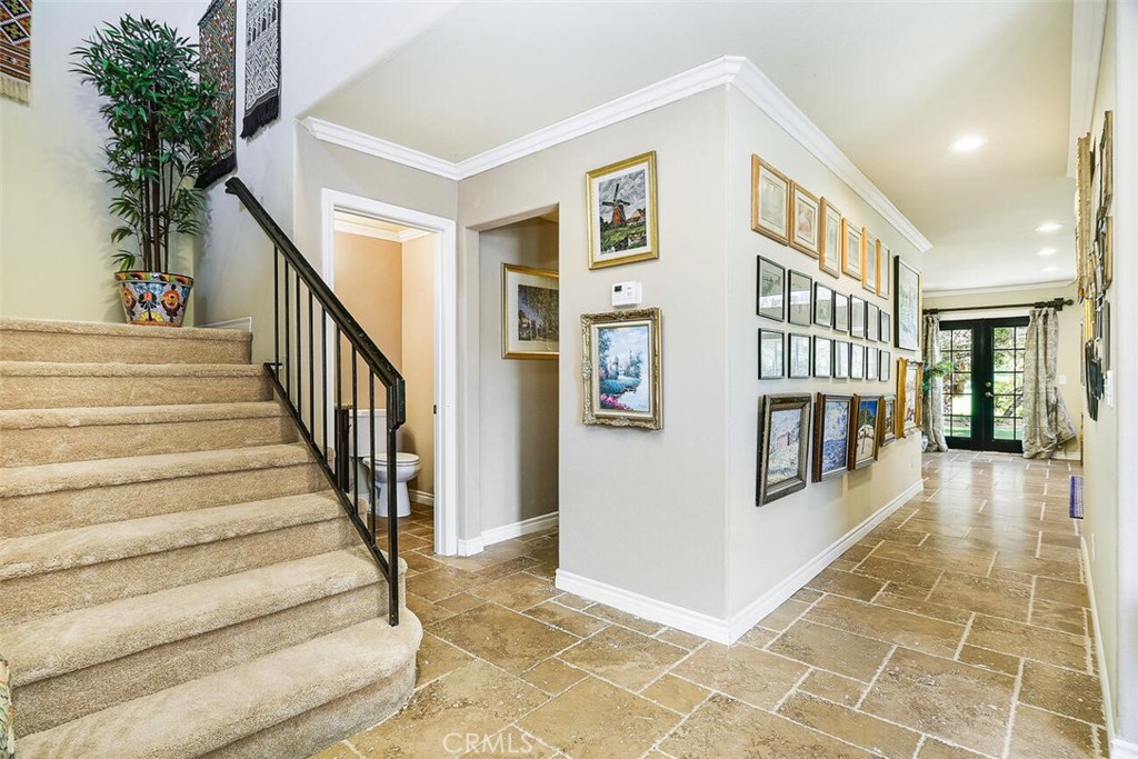 1718 Tecalote Drive, Unit 9 Fallbrook, CA 92028 - Photo 4 of 23 Entry and Hall