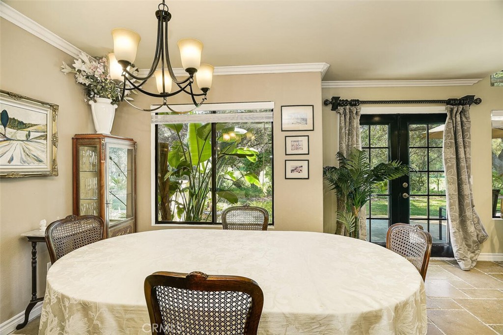 1718 Tecalote Drive, Unit 9 Fallbrook, CA 92028 - Photo 9 of 23 Dining