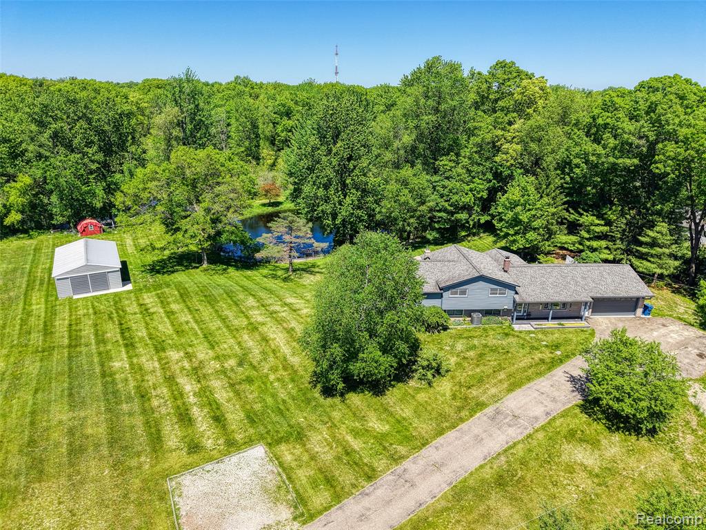 940 Rowland Road Leonard, MI 48367 - Photo 6 of 59