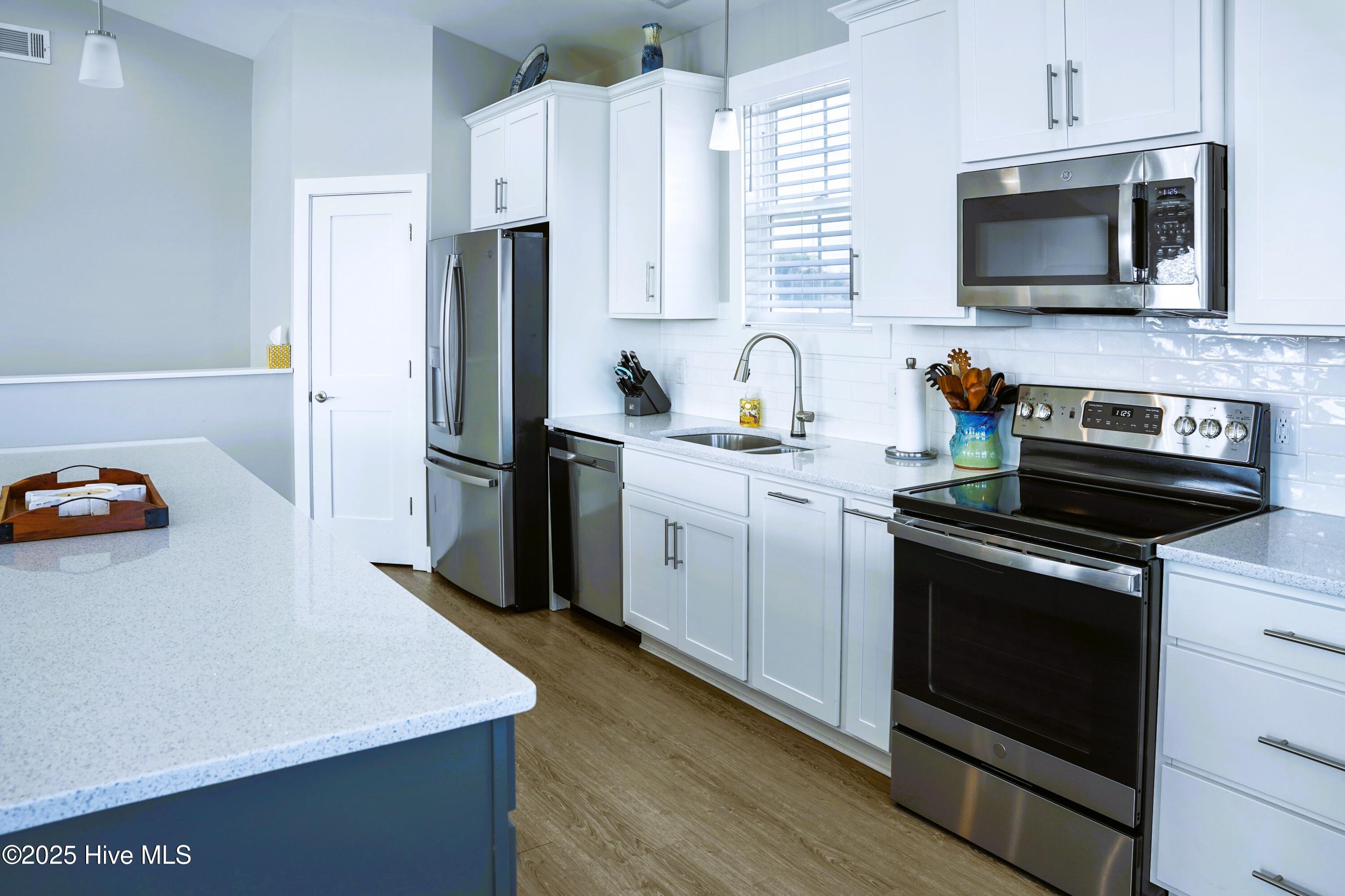 207 Fairview Street Atlantic Beach, NC 28512 - Photo 11 of 73 Kitchen2a