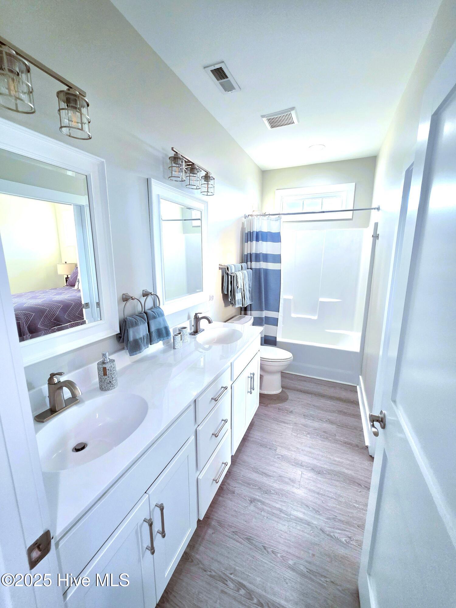 207 Fairview Street Atlantic Beach, NC 28512 - Photo 33 of 73 Bath3