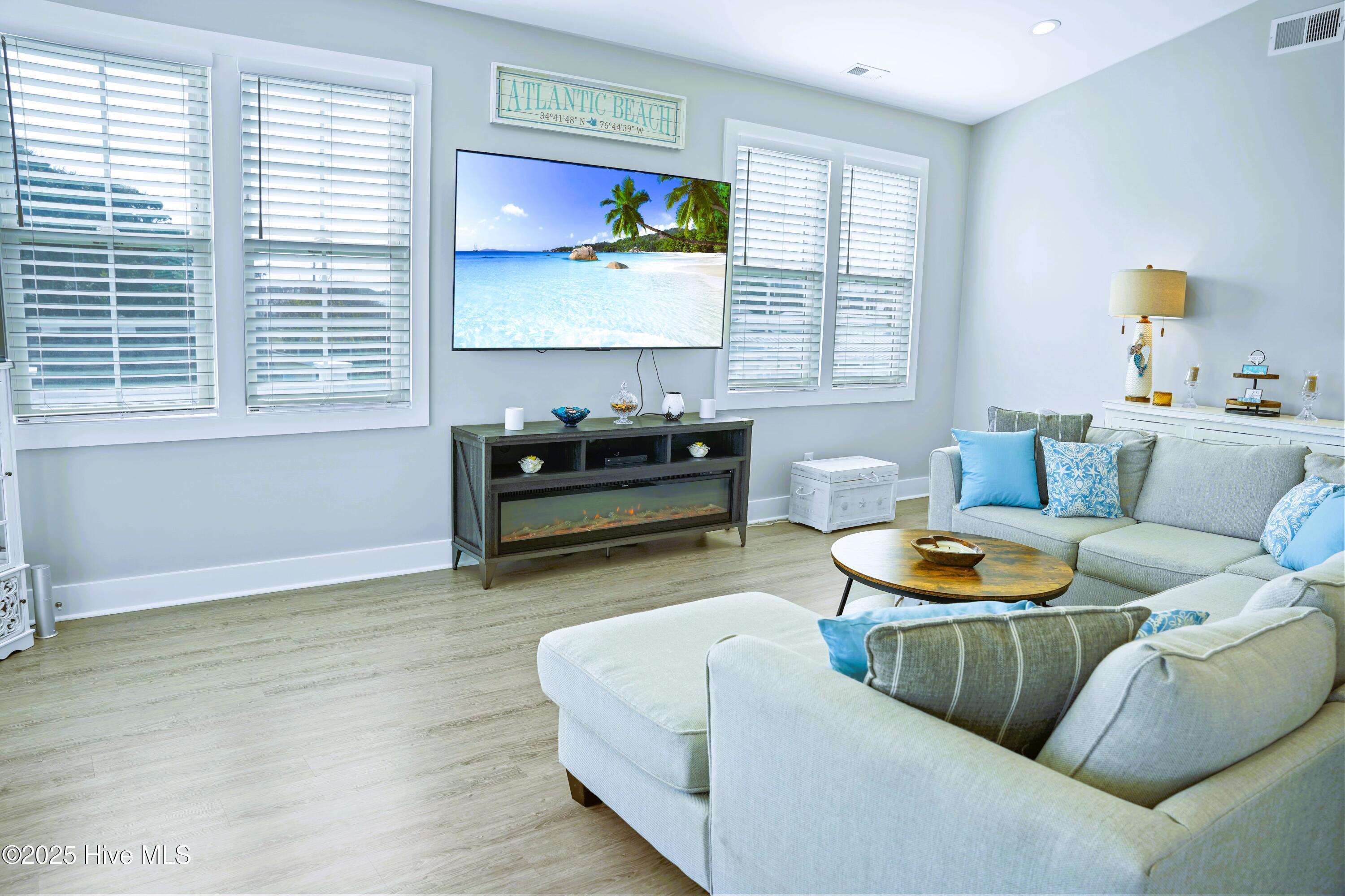 207 Fairview Street Atlantic Beach, NC 28512 - Photo 5 of 73 Living5a