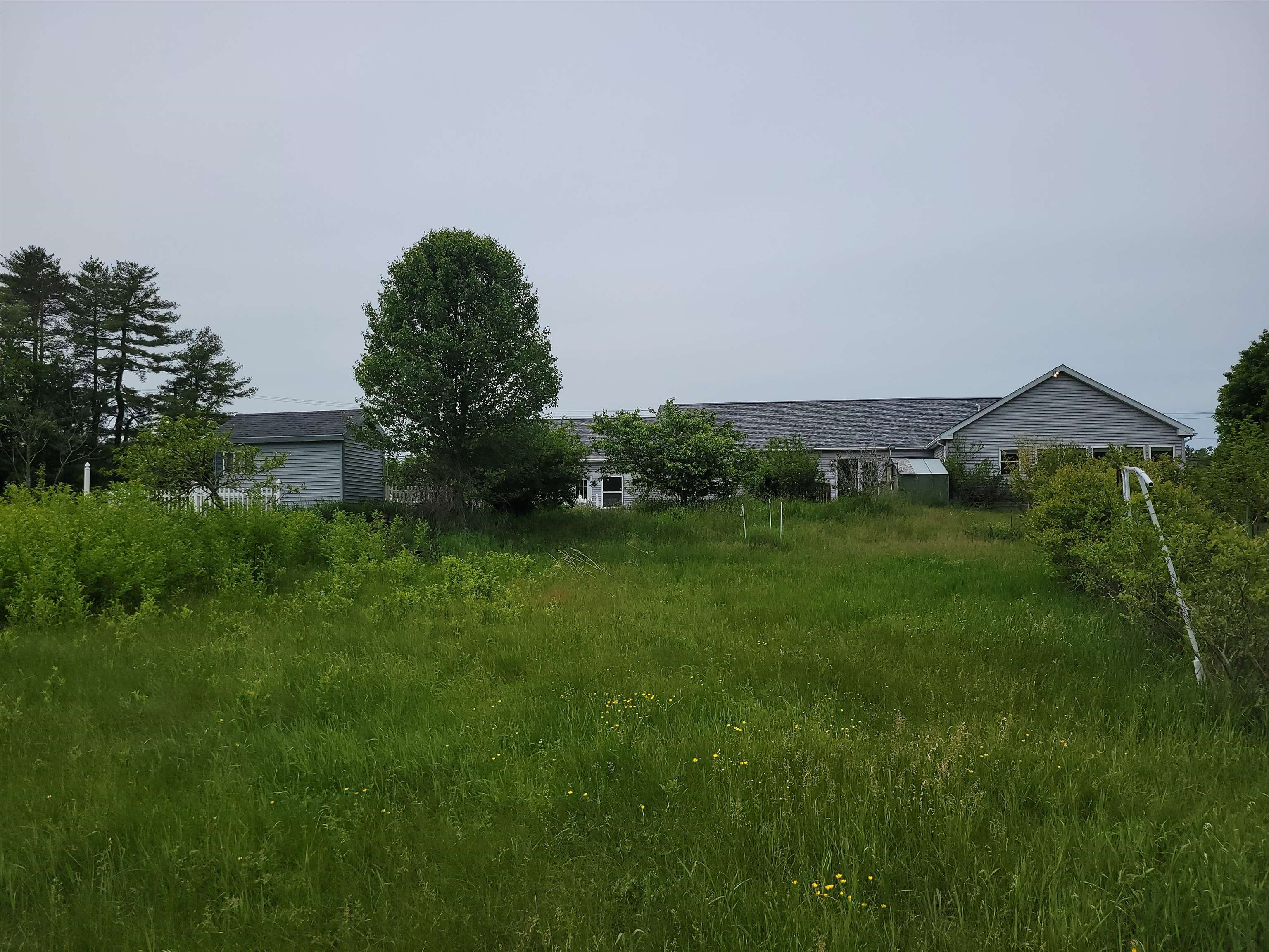 42 Chester Road Raymond, NH 03077 - Photo 5 of 34