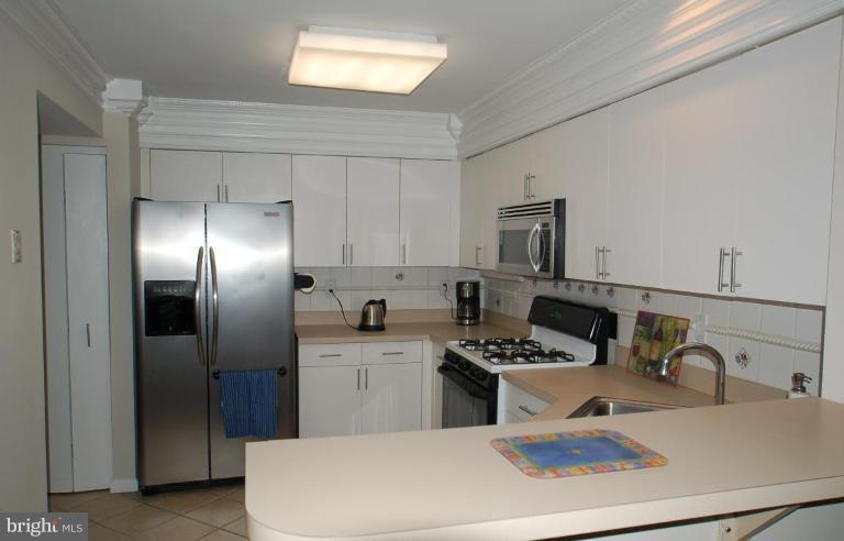 5872 Pimlico Road Baltimore, MD 21209 - Photo 2 of 18 Kitchen