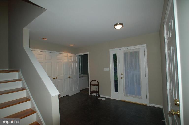 5872 Pimlico Road Baltimore, MD 21209 - Photo 15 of 18 Entrance / Foyer
