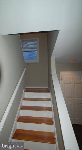 5872 Pimlico Road Baltimore, MD 21209 - Photo 5 of 18 Hallway