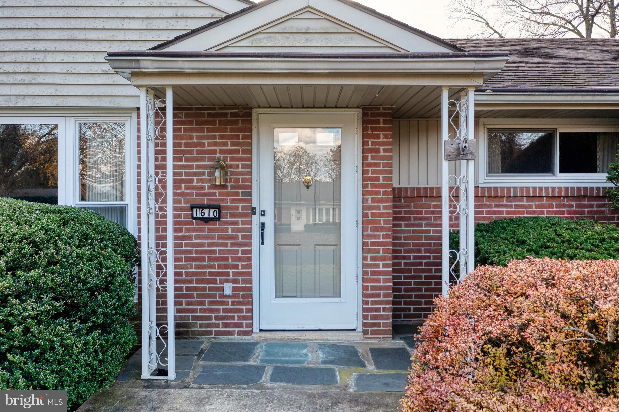 1610 Vista Road Lancaster, PA 17601 - Photo 4 of 41 Front Entrance