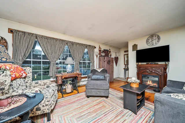 $369,900 | 34 Ford Road, Pittstown, NY 12180