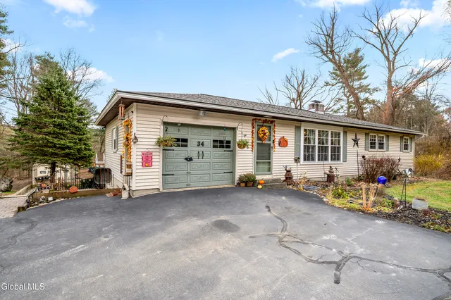 $369,900 | 34 Ford Road, Pittstown, NY 12180