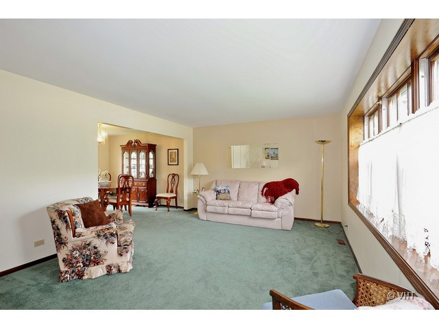 600 Spring Court Geneva, IL 60134 - Photo 2 of 10