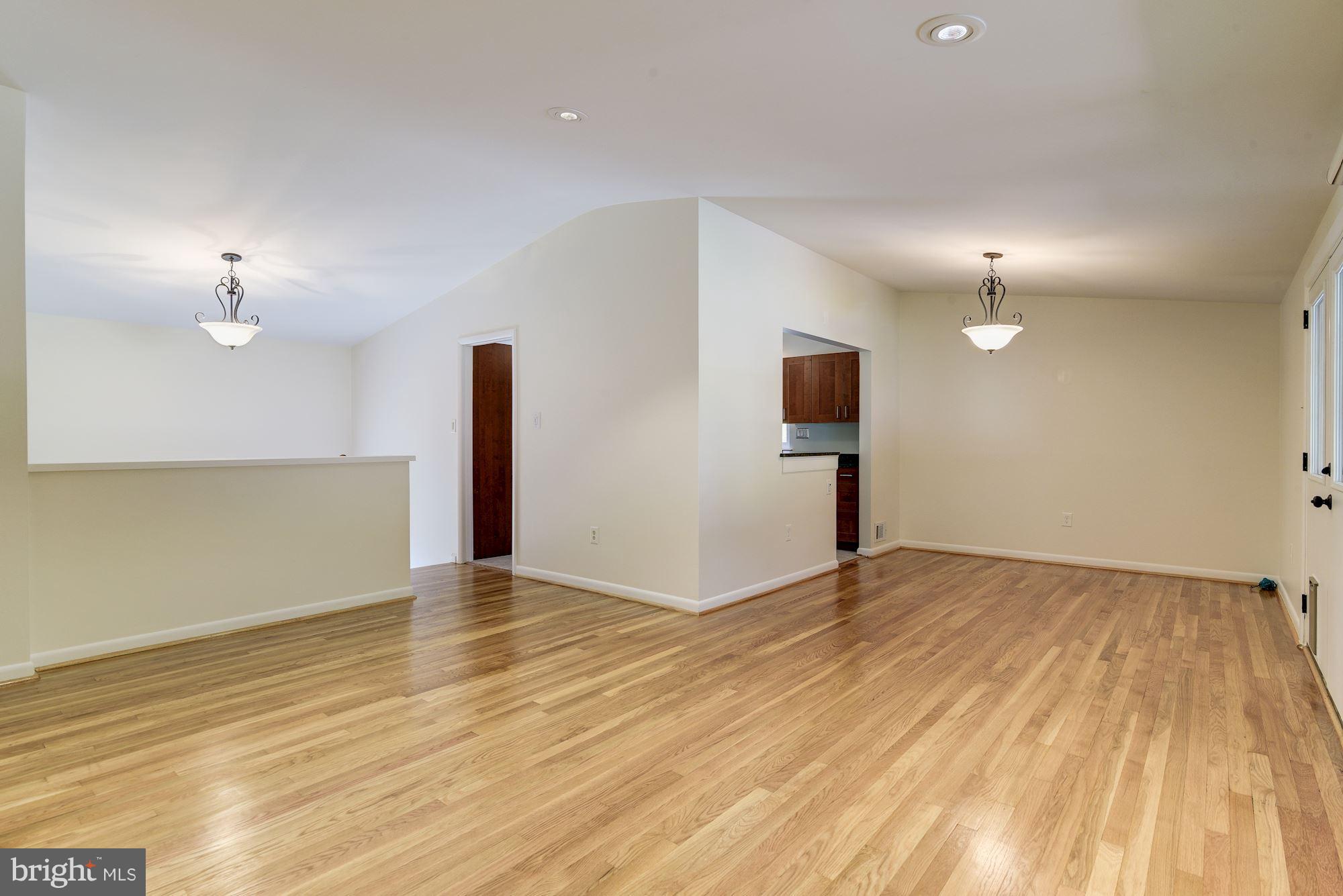 109 Claybrook Drive Silver Spring, MD 20902 - Photo 5 of 29 Living Room