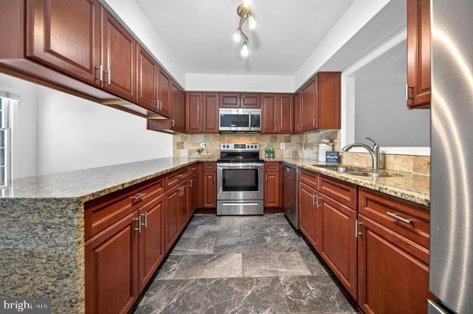 4867 Carriagepark Road Fairfax, VA 22032 - Photo 4 of 27 Gallery Image 4