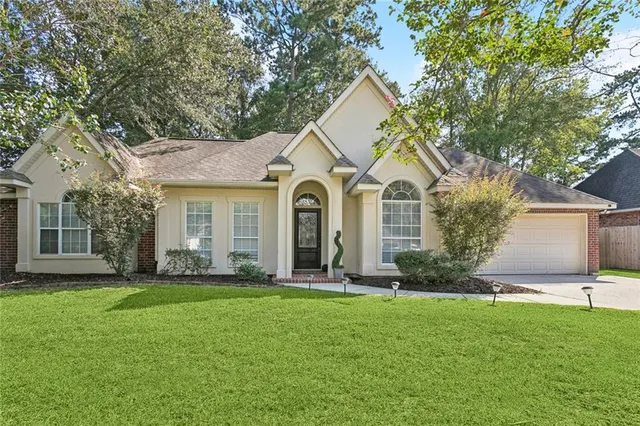 $2,200 | 1824 Logan Lane, Mandeville, LA 70448