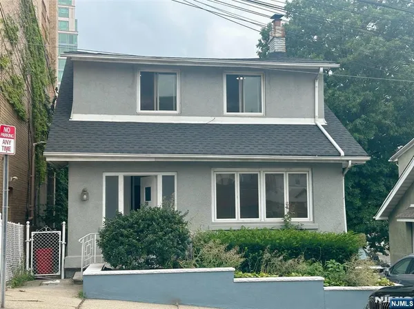 $2,500 | 358 Lafayette Avenue, Unit 1, Cliffside Park, NJ 07010