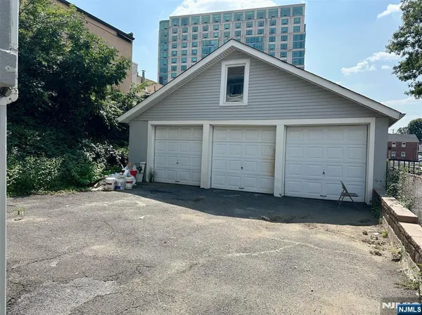 $2,500 | 358 Lafayette Avenue, Unit 1, Cliffside Park, NJ 07010