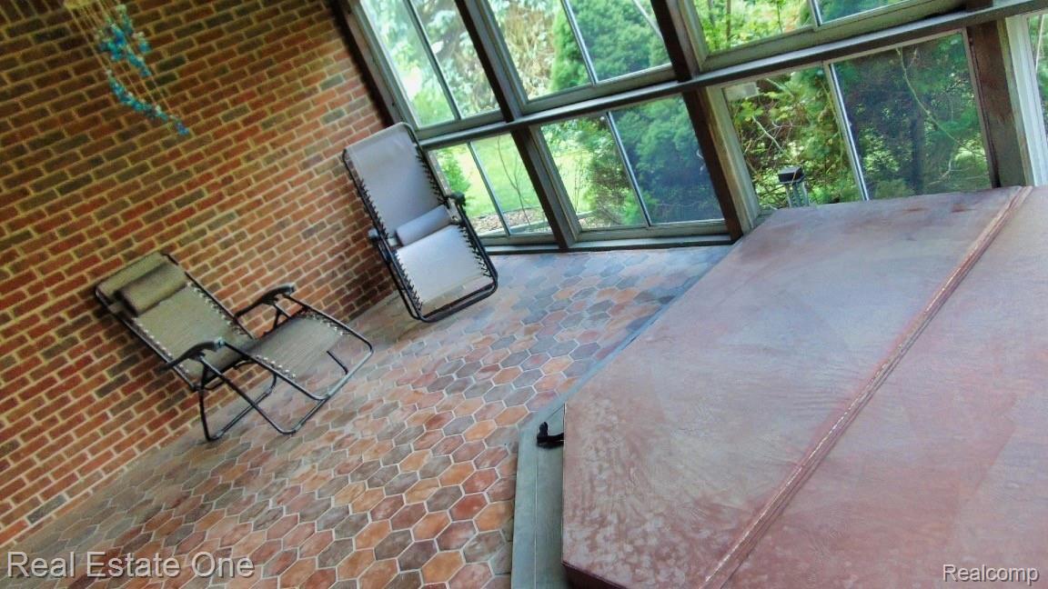 2458 Pleasant View Drive Rochester, MI 48306 - Photo 29 of 68 DSC00166.jpeg