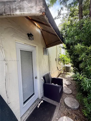 $1,200 | 1750 Southwest 16th Street, Unit 1, Miami, FL 33145