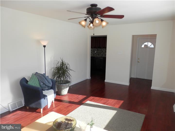 889 Rancocas Road Westampton, NJ 08060 - Photo 11 of 23 Living Room