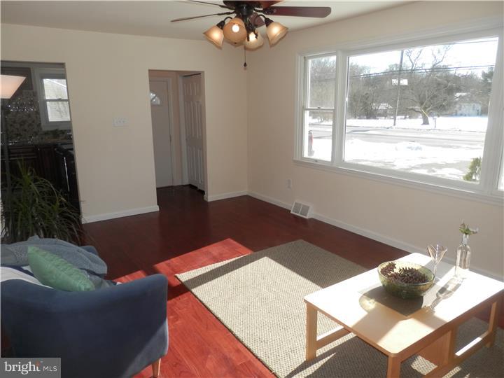 889 Rancocas Road Westampton, NJ 08060 - Photo 10 of 23 Living Room