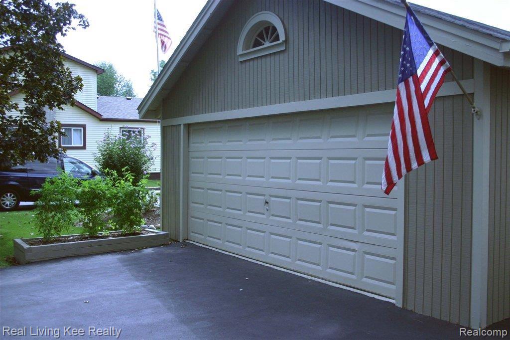 3660 Alida Avenue Rochester, MI 48309 - Photo 19 of 24 garage