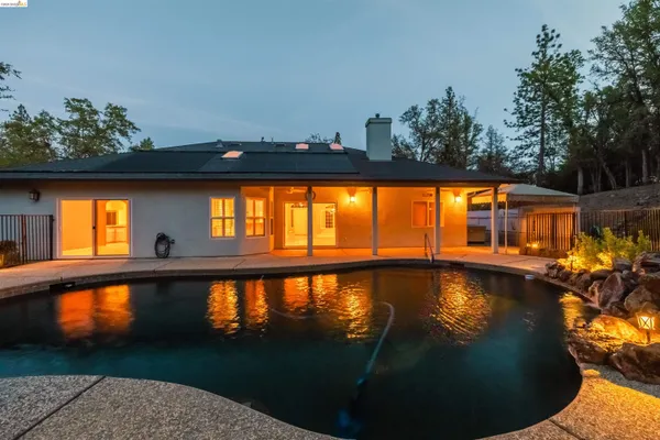 $689,000 | 19035 Apple Valley Drive, Sonora, CA 95370