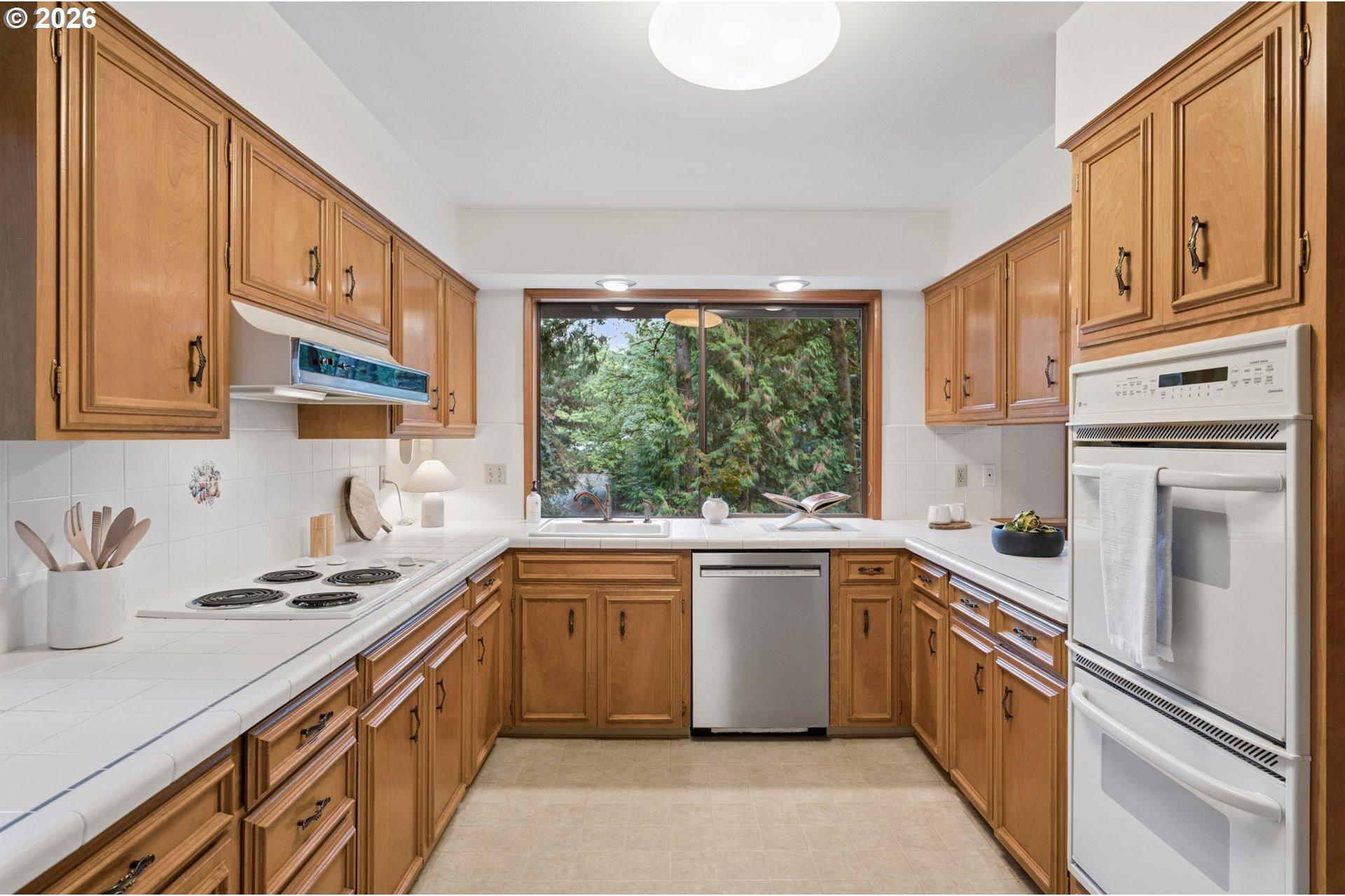 4910 Southwest Humphrey Park Road Portland, OR 97221 - Photo 18 of 48 Gallery Image 18