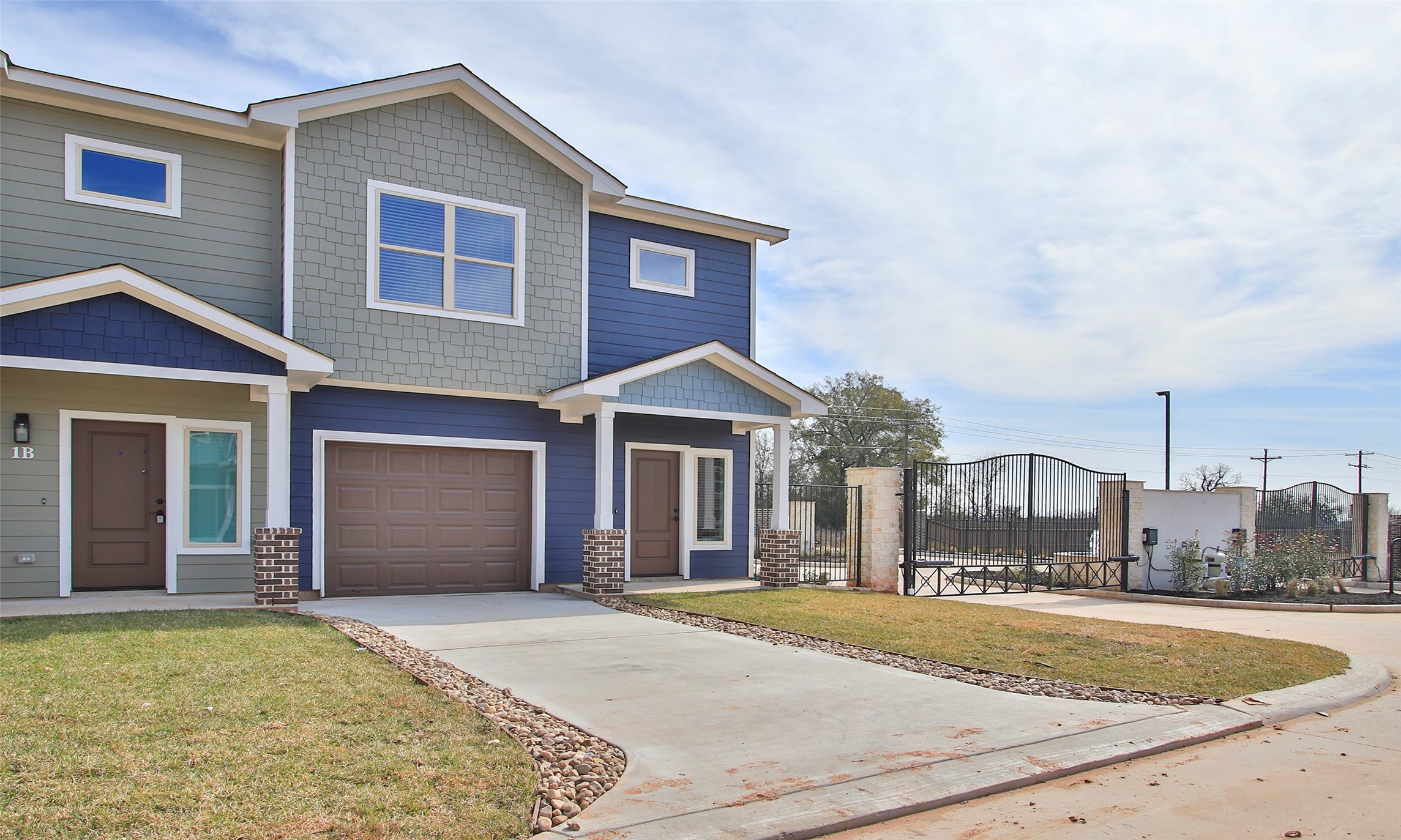 14010 Longstreet Road, Unit 1B Willis, TX 77318 - Photo 3 of 44 a house with a outdoor space