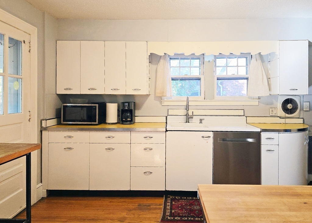 24 Bangor Street Springfield, MA 01118 - Photo 15 of 25 Gallery Image 15