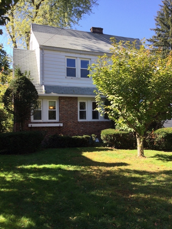 24 Bangor Street Springfield, MA 01118 - Photo 2 of 25 Gallery Image 2