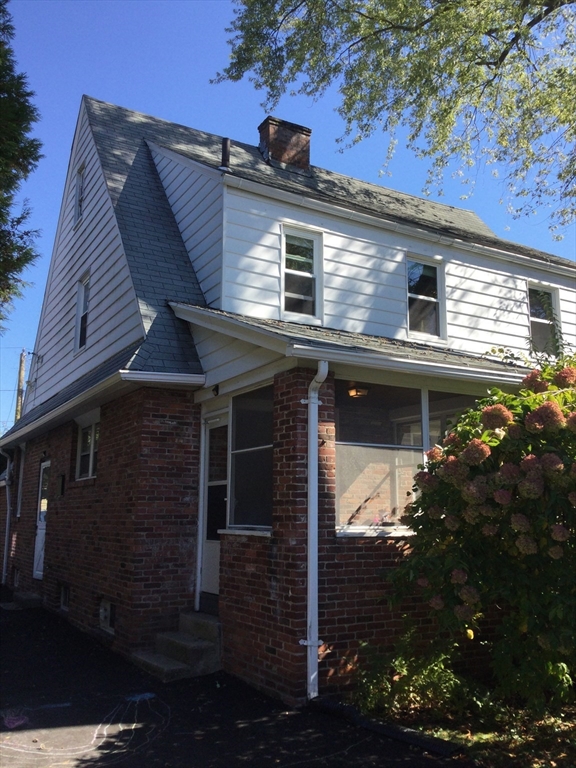 24 Bangor Street Springfield, MA 01118 - Photo 4 of 25 Gallery Image 4