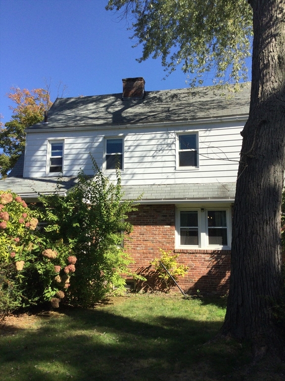 24 Bangor Street Springfield, MA 01118 - Photo 5 of 25 Gallery Image 5