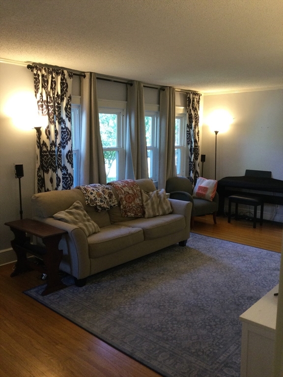 24 Bangor Street Springfield, MA 01118 - Photo 9 of 25 Gallery Image 9