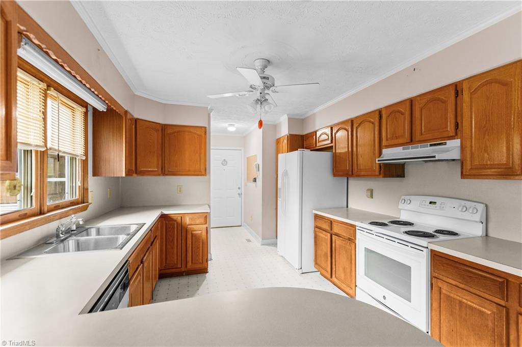 1320 Pratt Road Ararat, NC 27007 - Photo 12 of 44 Gallery Image 12