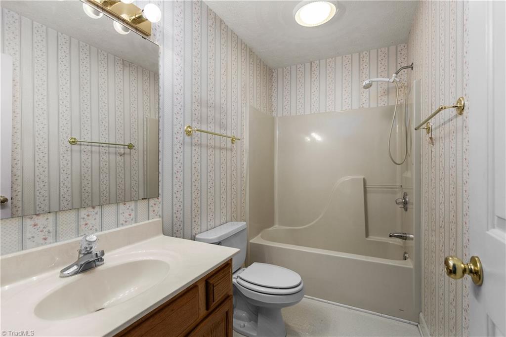 1320 Pratt Road Ararat, NC 27007 - Photo 17 of 44 Hall Bath