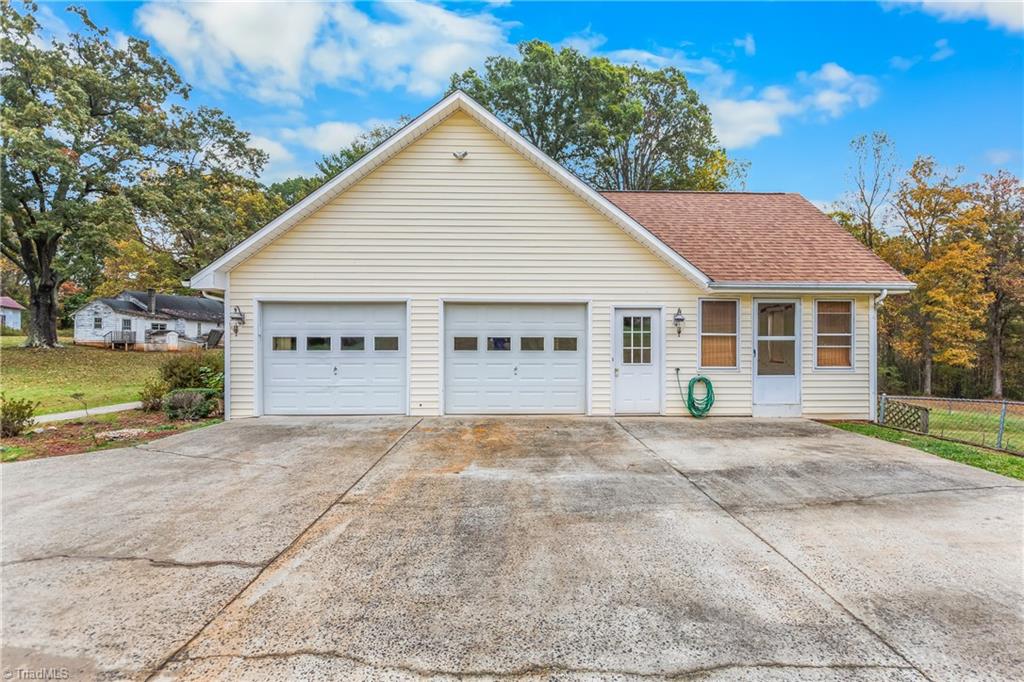 1320 Pratt Road Ararat, NC 27007 - Photo 2 of 44 Gallery Image 2