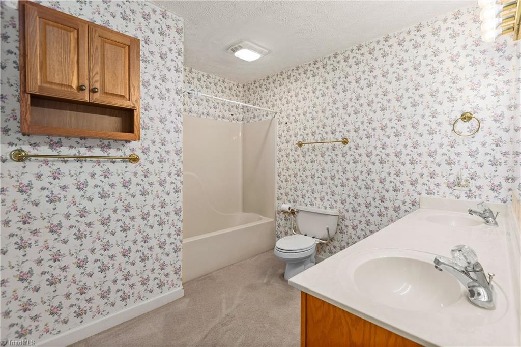 1320 Pratt Road Ararat, NC 27007 - Photo 21 of 44 Primary Bath