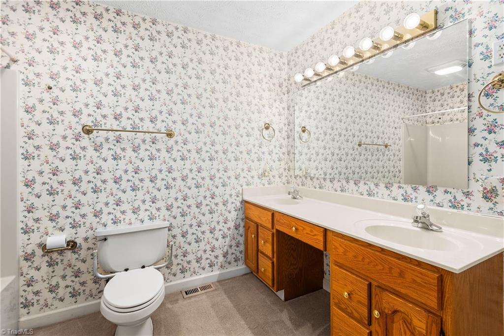 1320 Pratt Road Ararat, NC 27007 - Photo 22 of 44 Primary Bath