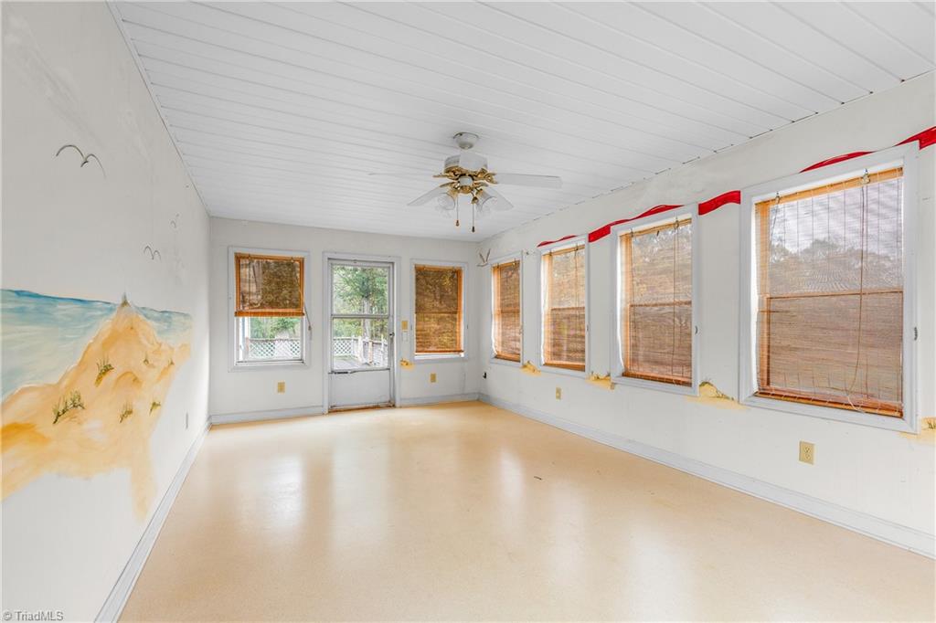 1320 Pratt Road Ararat, NC 27007 - Photo 31 of 44 Sunroom