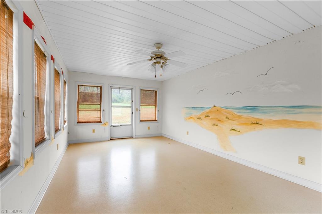 1320 Pratt Road Ararat, NC 27007 - Photo 32 of 44 Sunroom