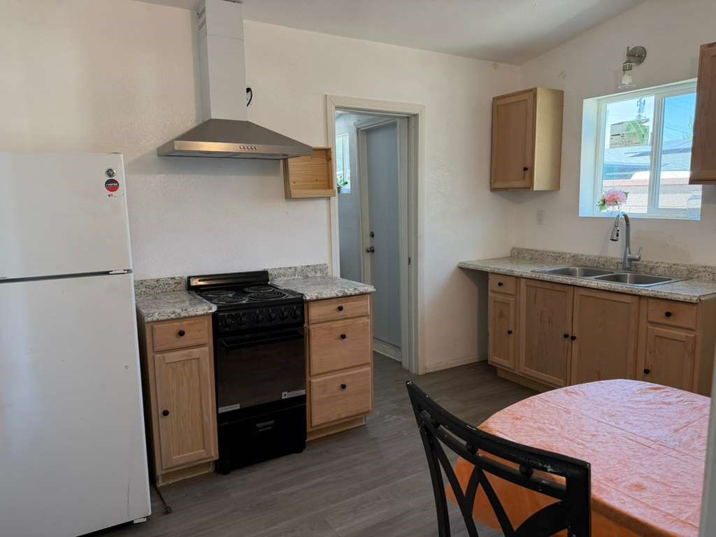 45445 Genoa Lancaster, CA 93534 - Photo 2 of 10