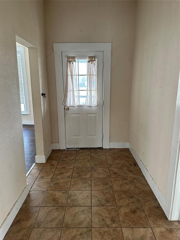 607 Northwest Main Ennis, TX 75119 - Photo 16 of 16 Front door and entry area