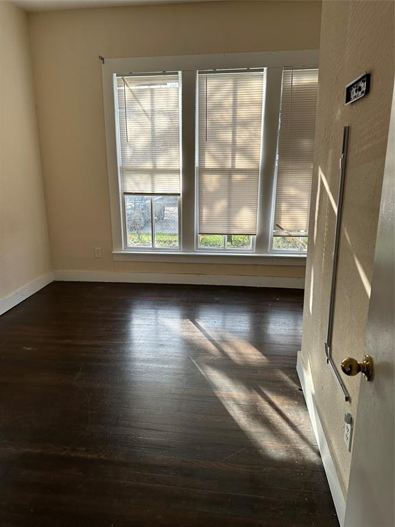 607 Northwest Main Ennis, TX 75119 - Photo 4 of 16 Front bedroom