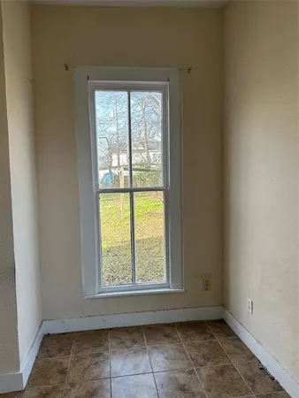 $125,000 | 607 Northwest Main, Ennis, TX 75119