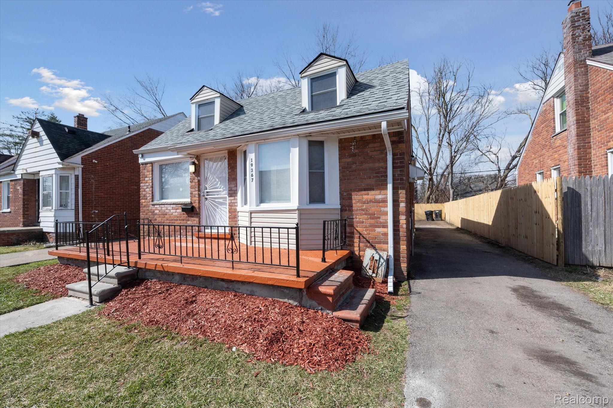 19367 Annchester Road Detroit, MI 48219 - Photo 4 of 33