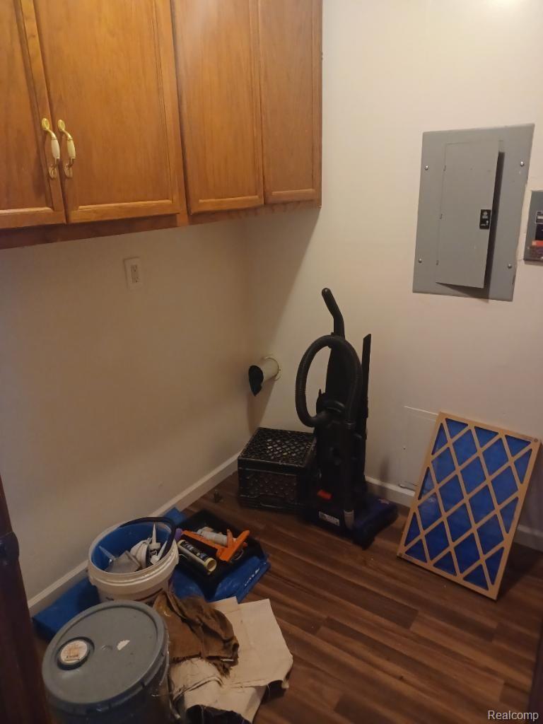 7227 Stephens Road Center Line, MI 48015 - Photo 10 of 12 Gallery Image 10