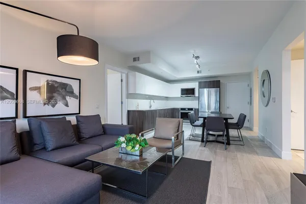 $5,000 | 2960 Northeast 207th Street, Unit 904, Aventura, FL 33180