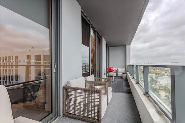 $5,000 | 2960 Northeast 207th Street, Unit 904, Aventura, FL 33180